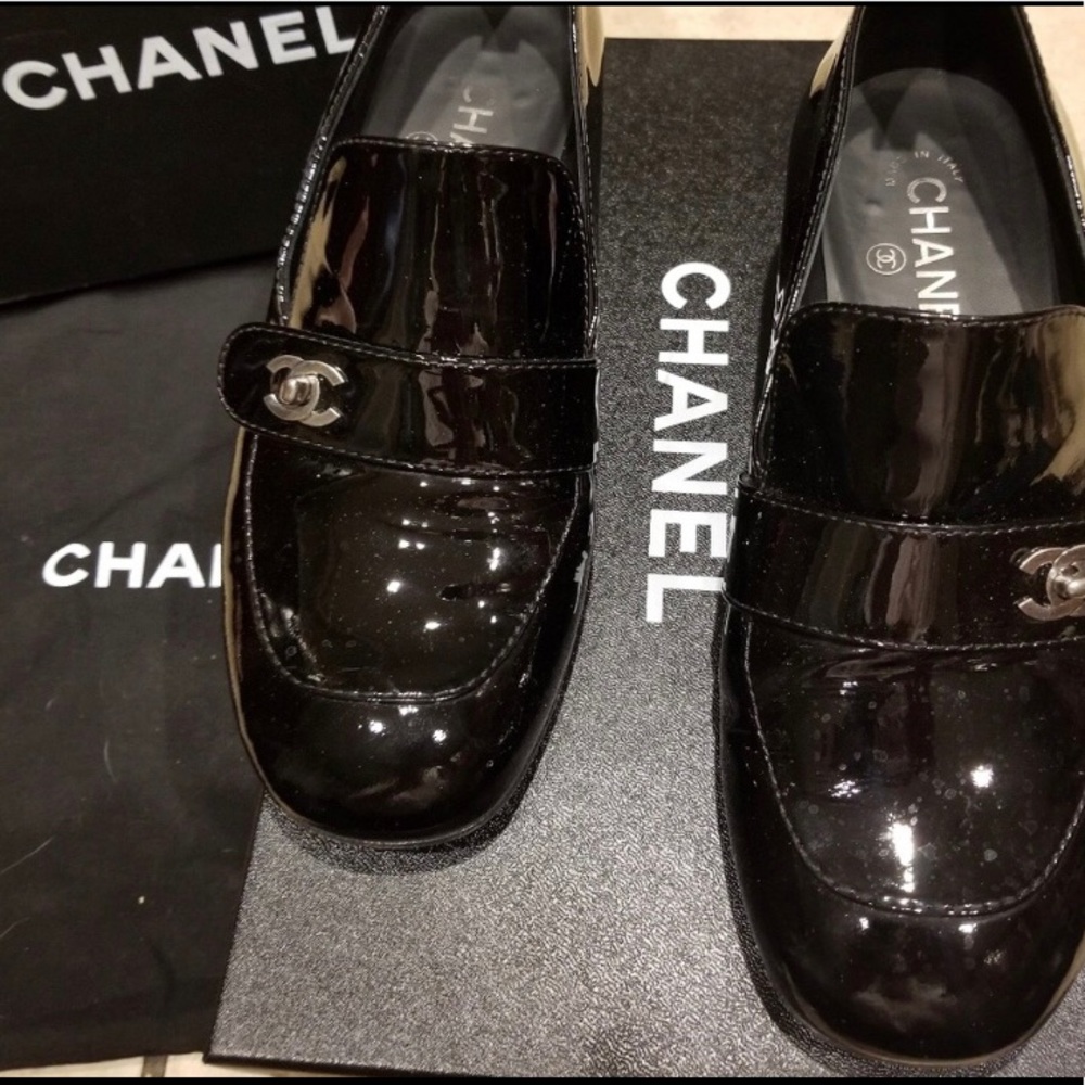 Authentic CHANEL patent leather loafers size 39